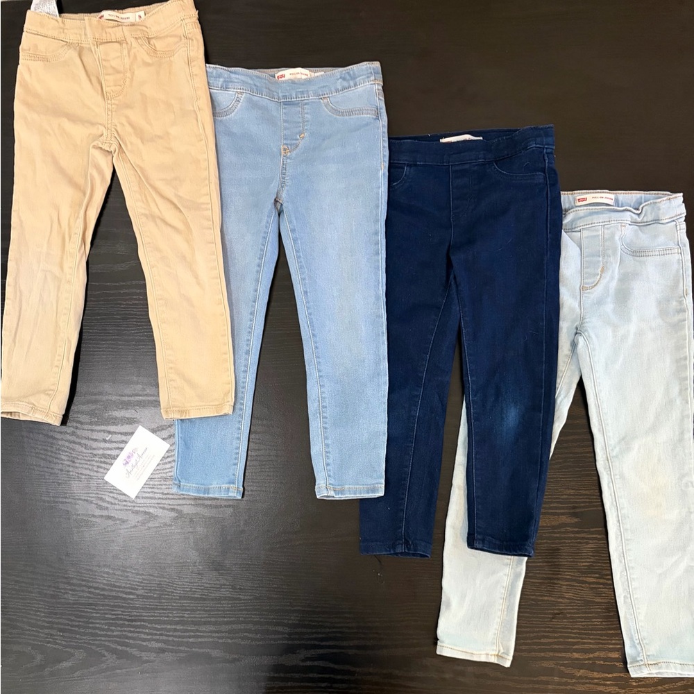 Levi’s Pull On Jeggings Collection